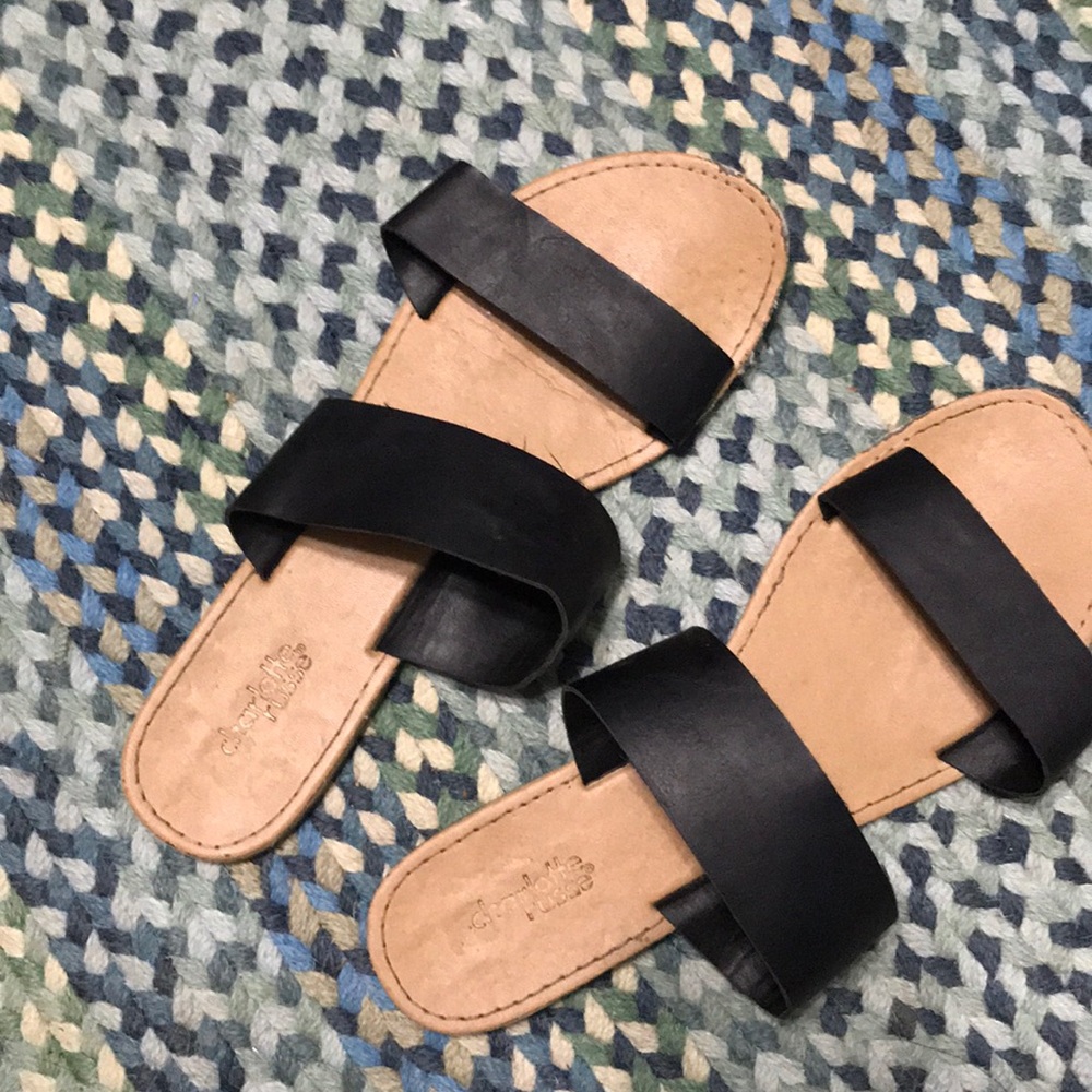 Black flip flops/ sandals